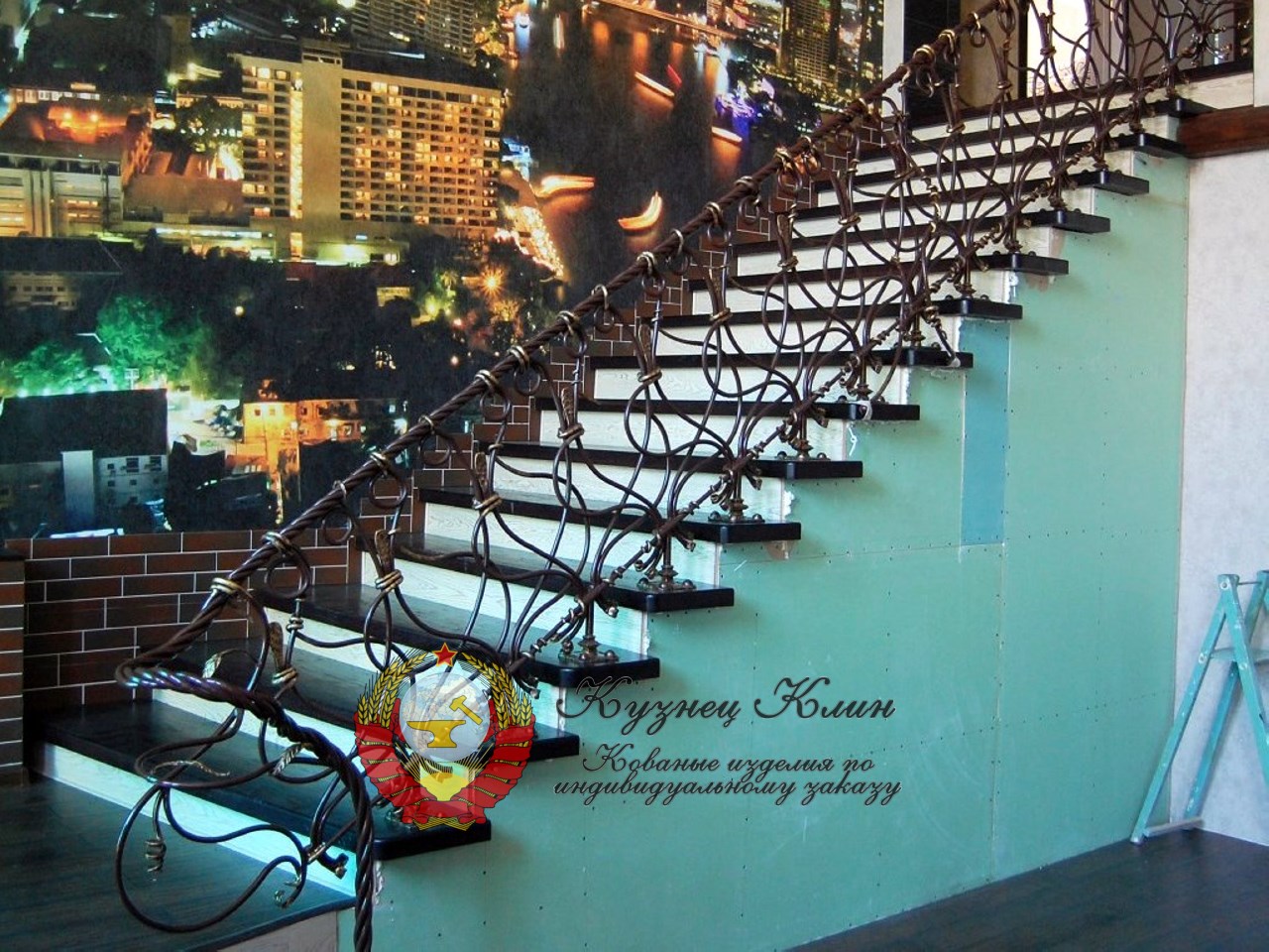 Кованое ограждение с крепежем в каждую ступень