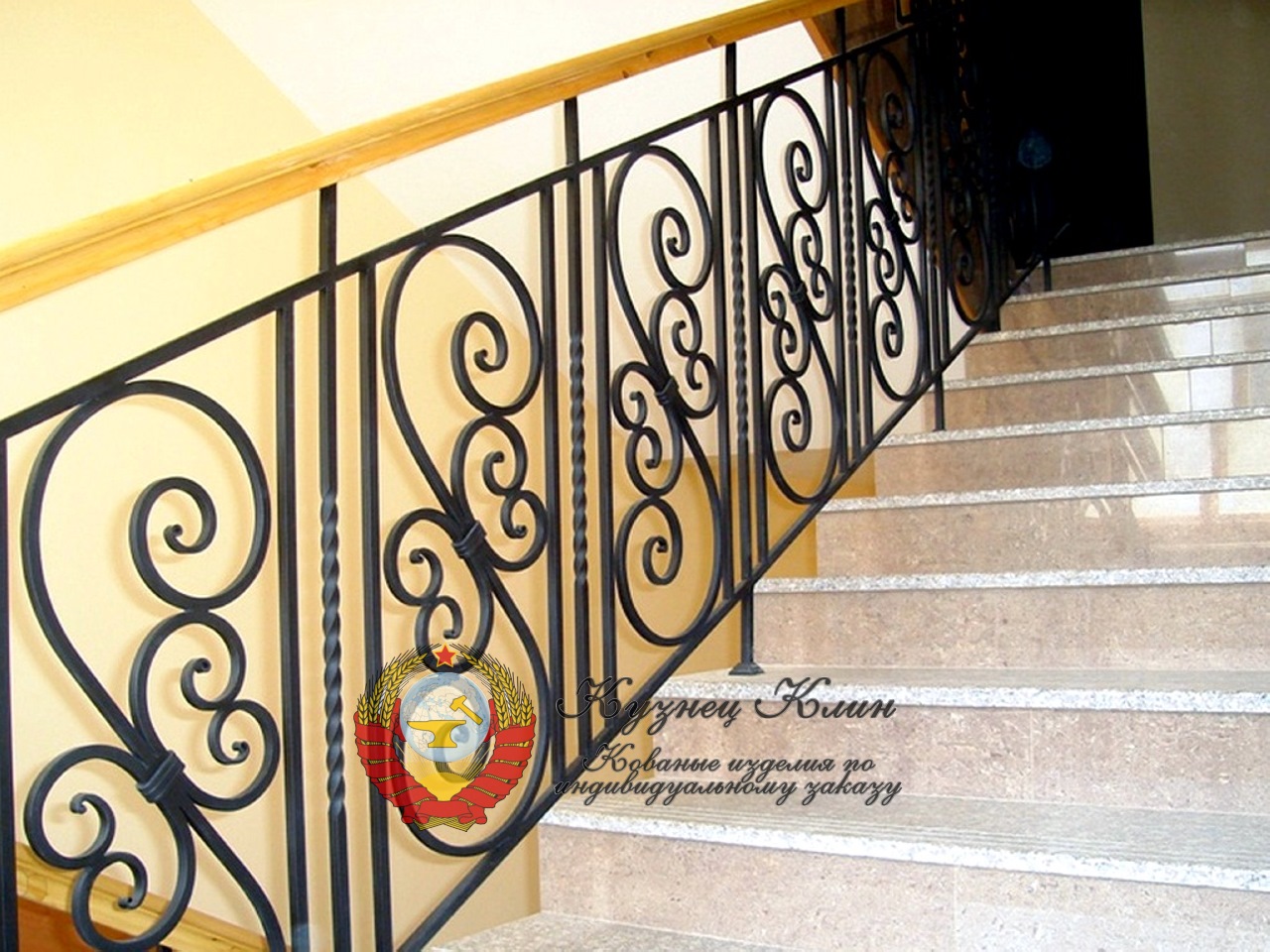 Кованые перила пример крепежа под тетивой