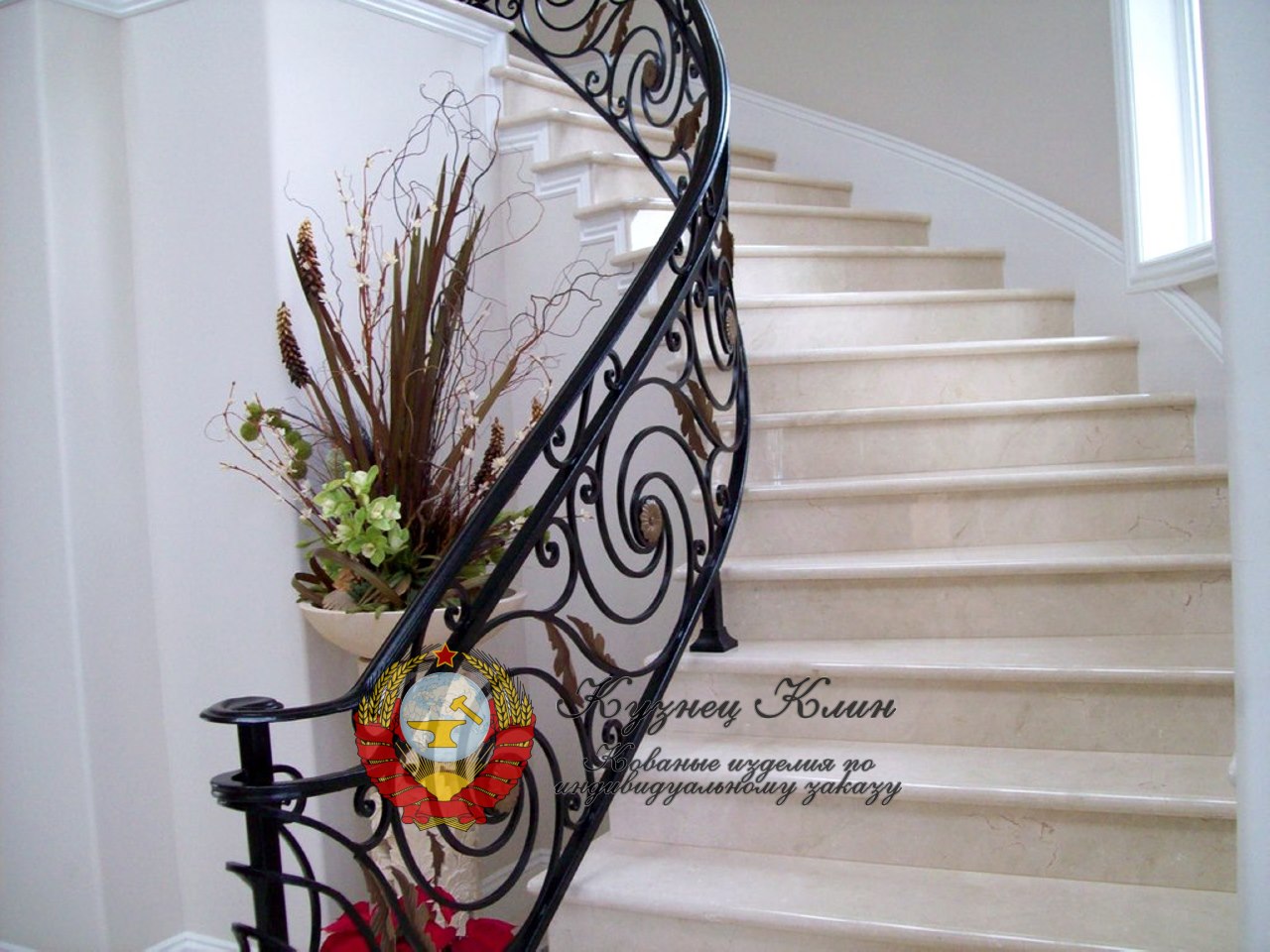Кованые радиальные перила с разворотным приглошением