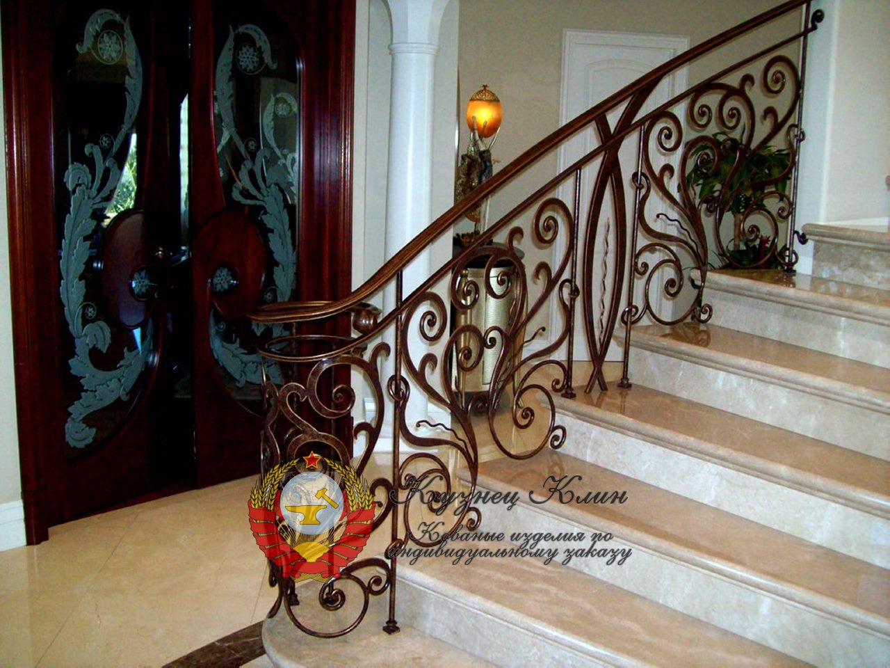 Начало кованых перил с разворотом