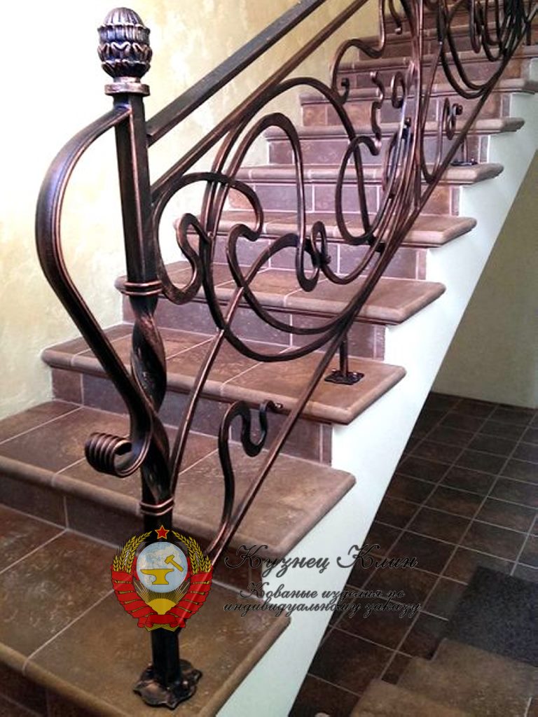 Кованый столб с медью