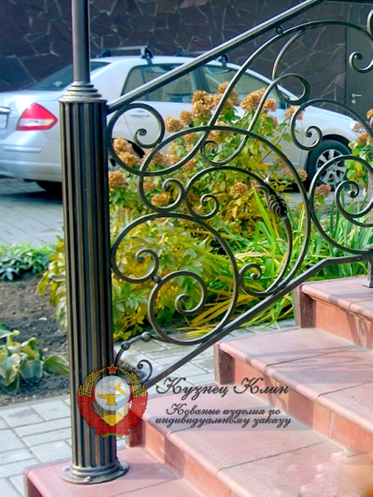 Начальный столб для перил с фонарем