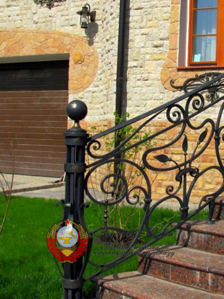 Стартовый столб для уличных перил