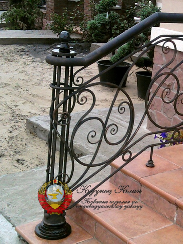 Столб по поручень в виде трубы