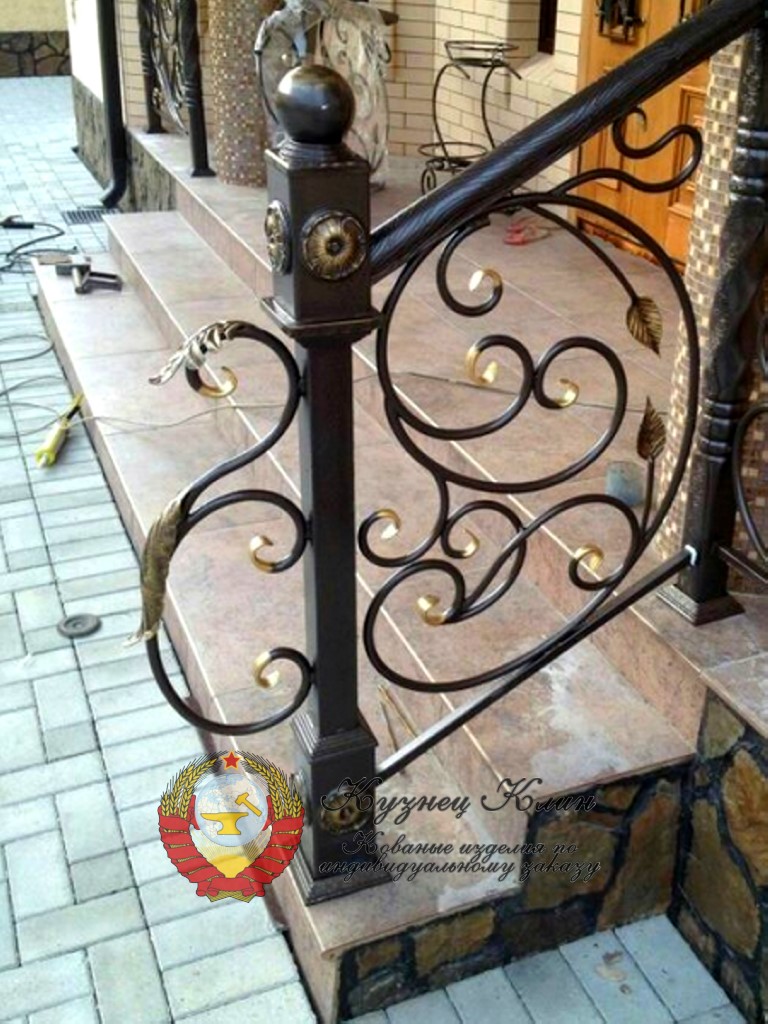 Столб со вставками