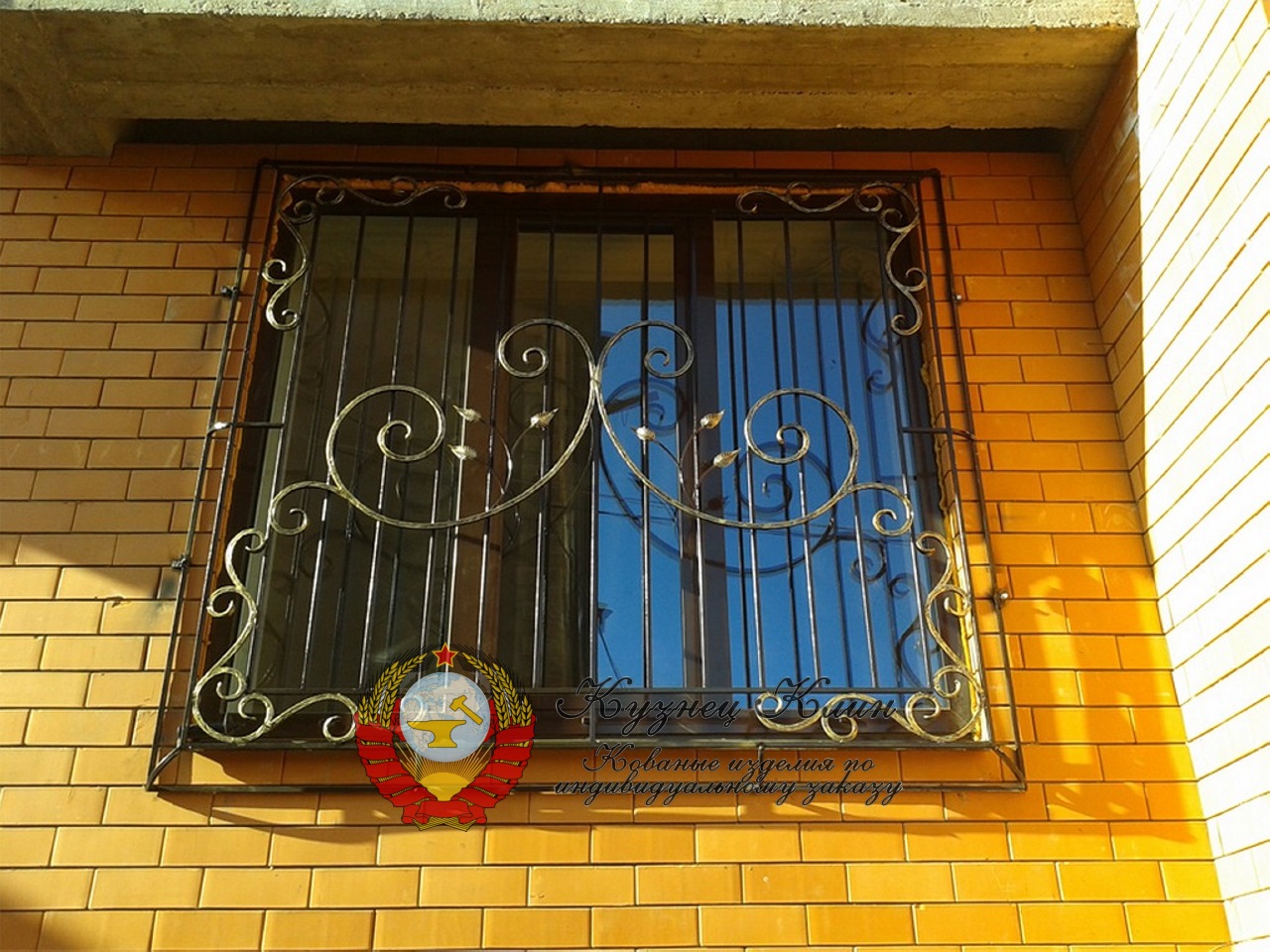 Кованая решетка накладная в частный дом