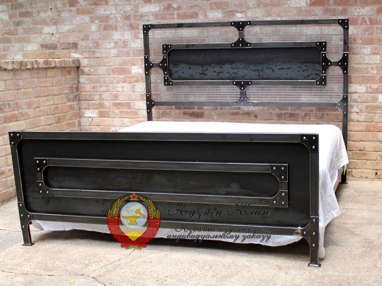 Кровать лофт с клепками