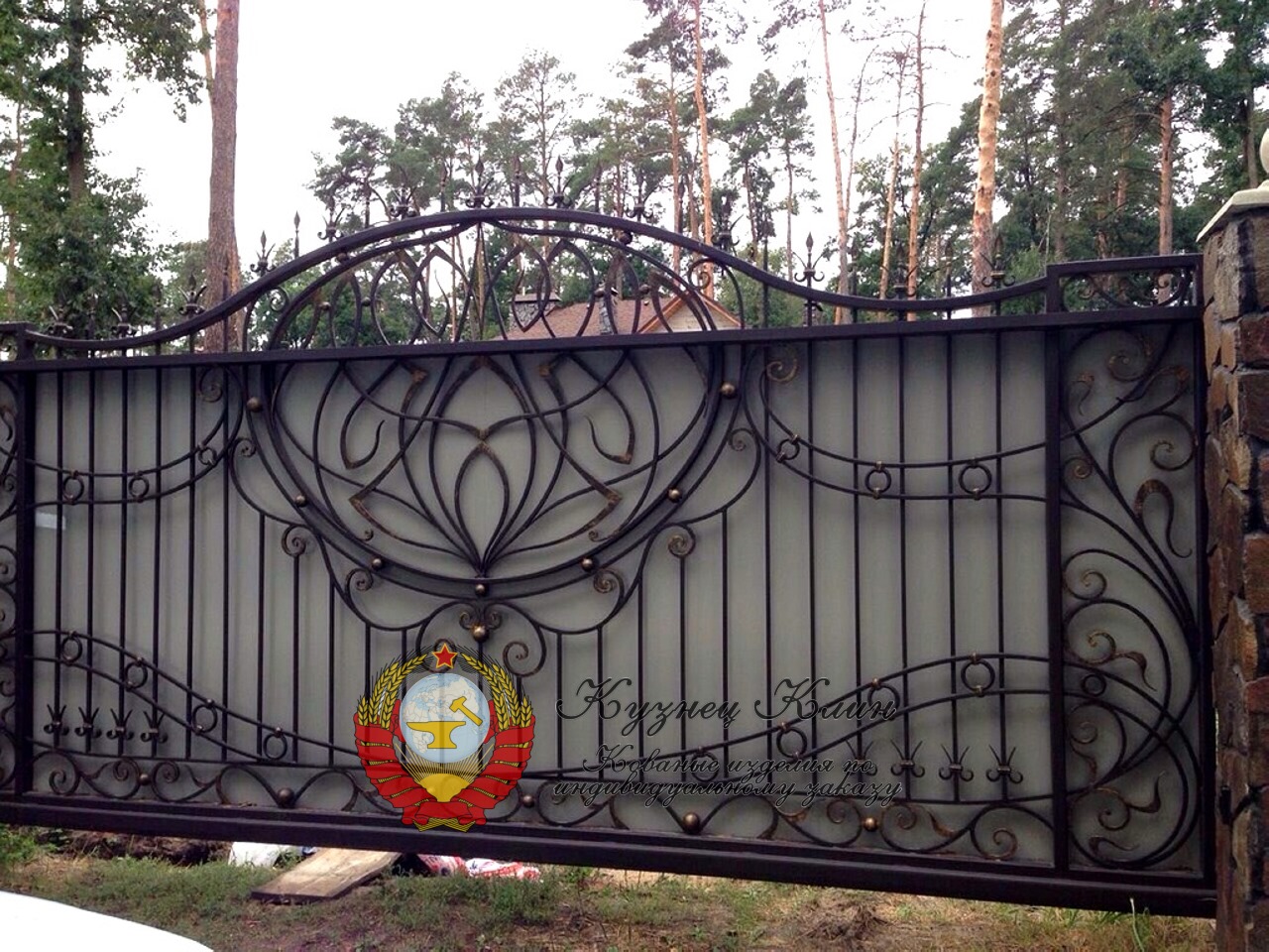 Кованые ворота откатные глухие