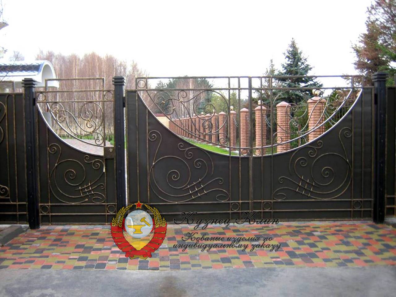 Кованые ворота с автоматикой и открыванием внутрь