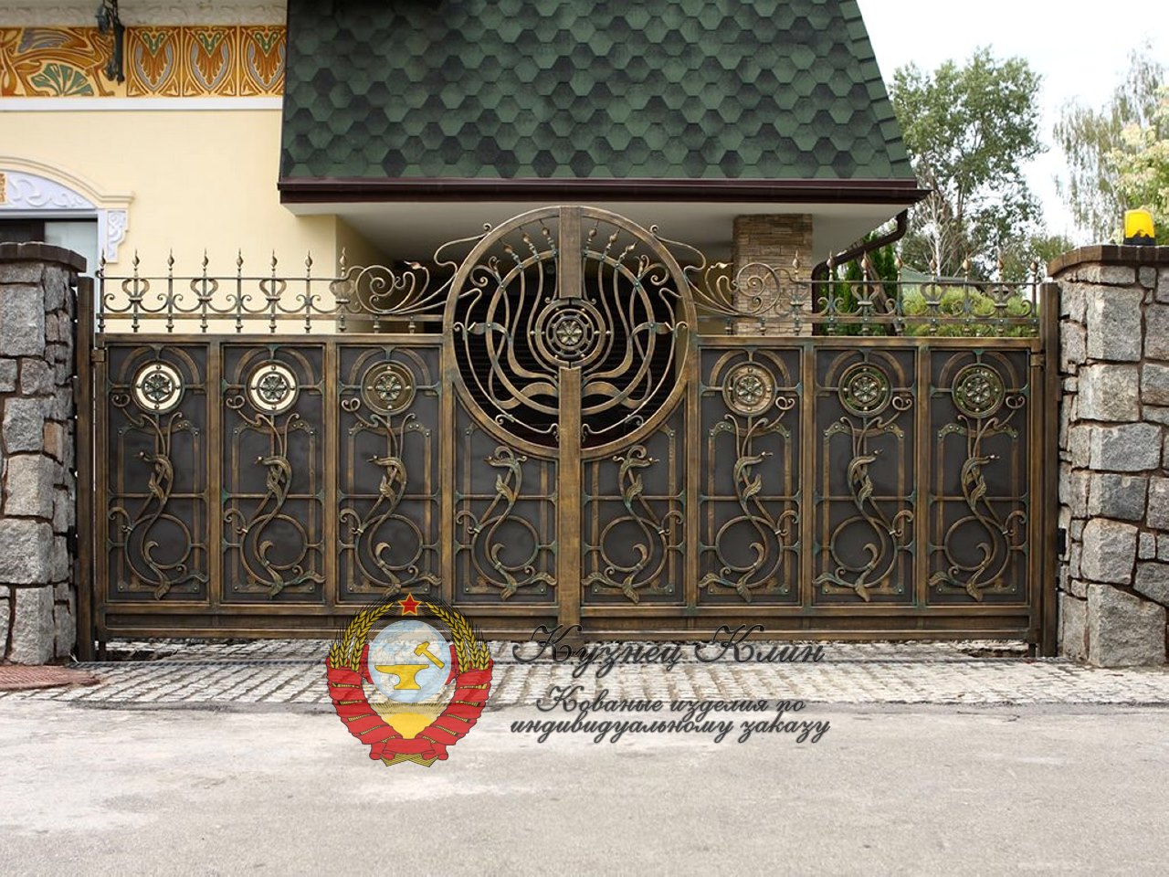 Кованые ворота с автоматическим открыванием
