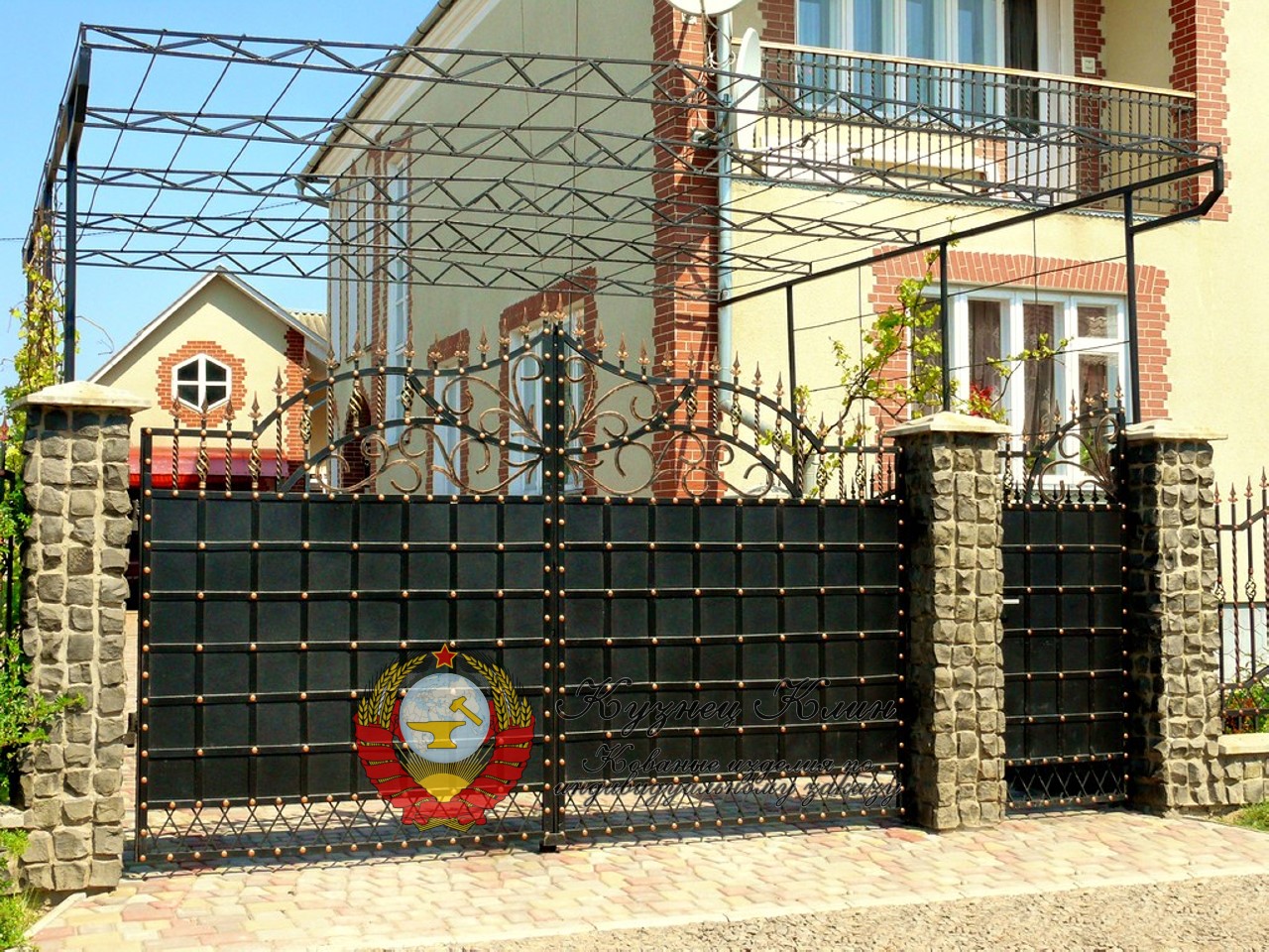 Кованые ворота с калиткой открывание наружу