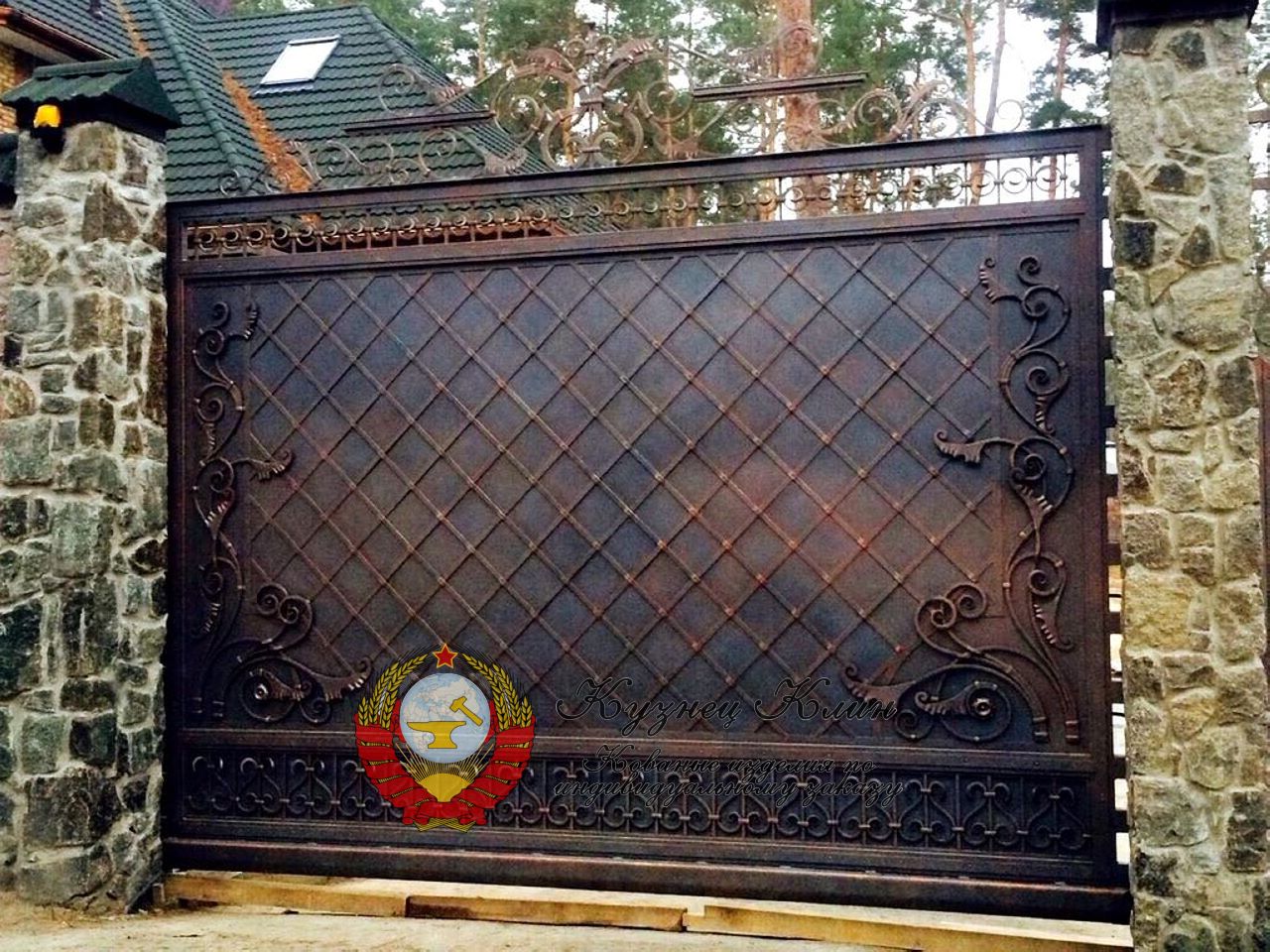 Кованые ворота откатные с авоматическим открыванием