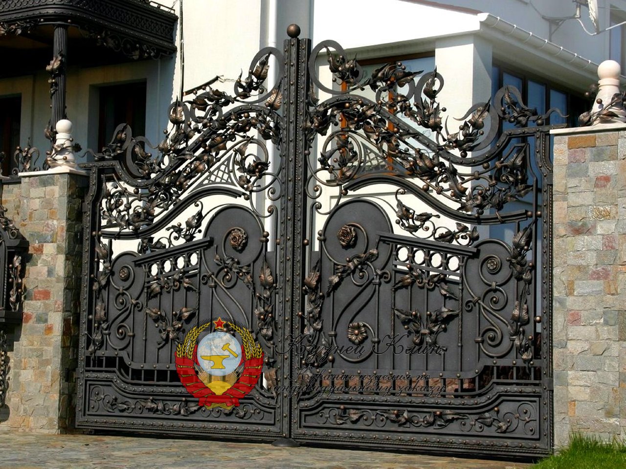 Кованые ворота с подземной автоматикой