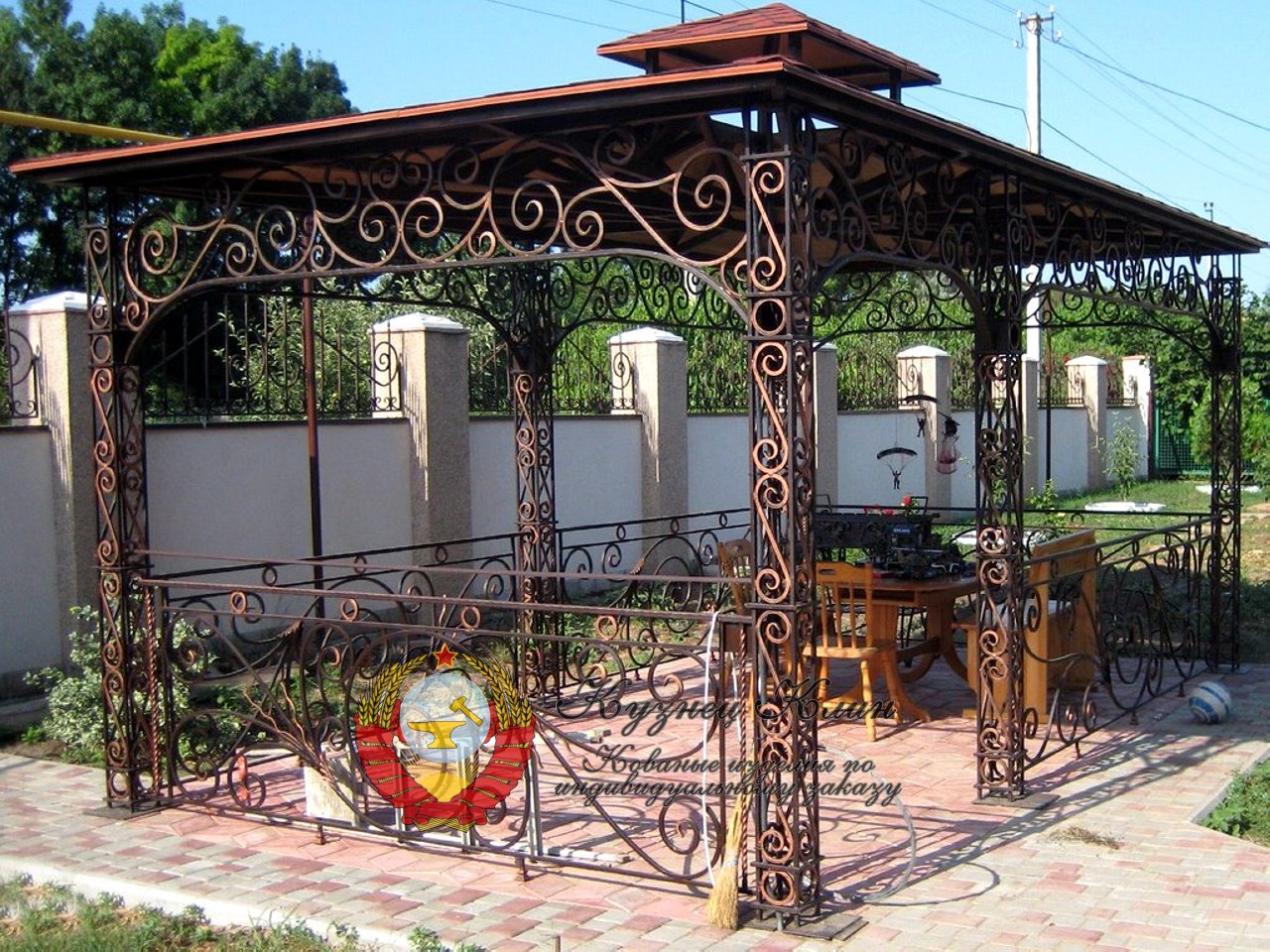 Кованая беседка открытого типа