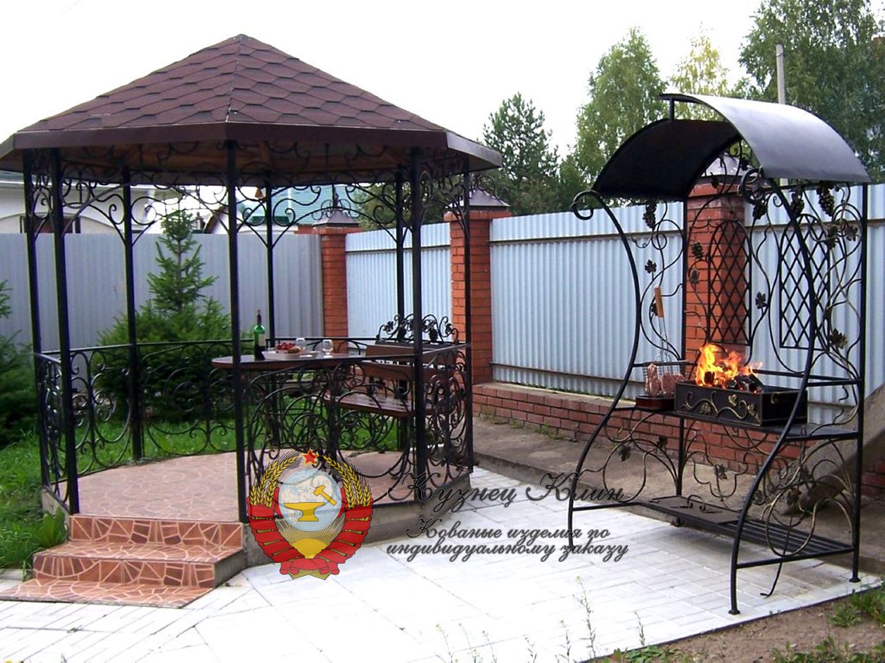 Кованая беседка с мангальной зоной