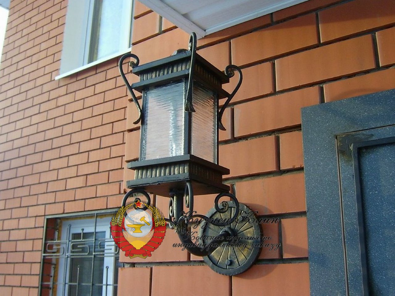 Кованый фонарь вертикальный