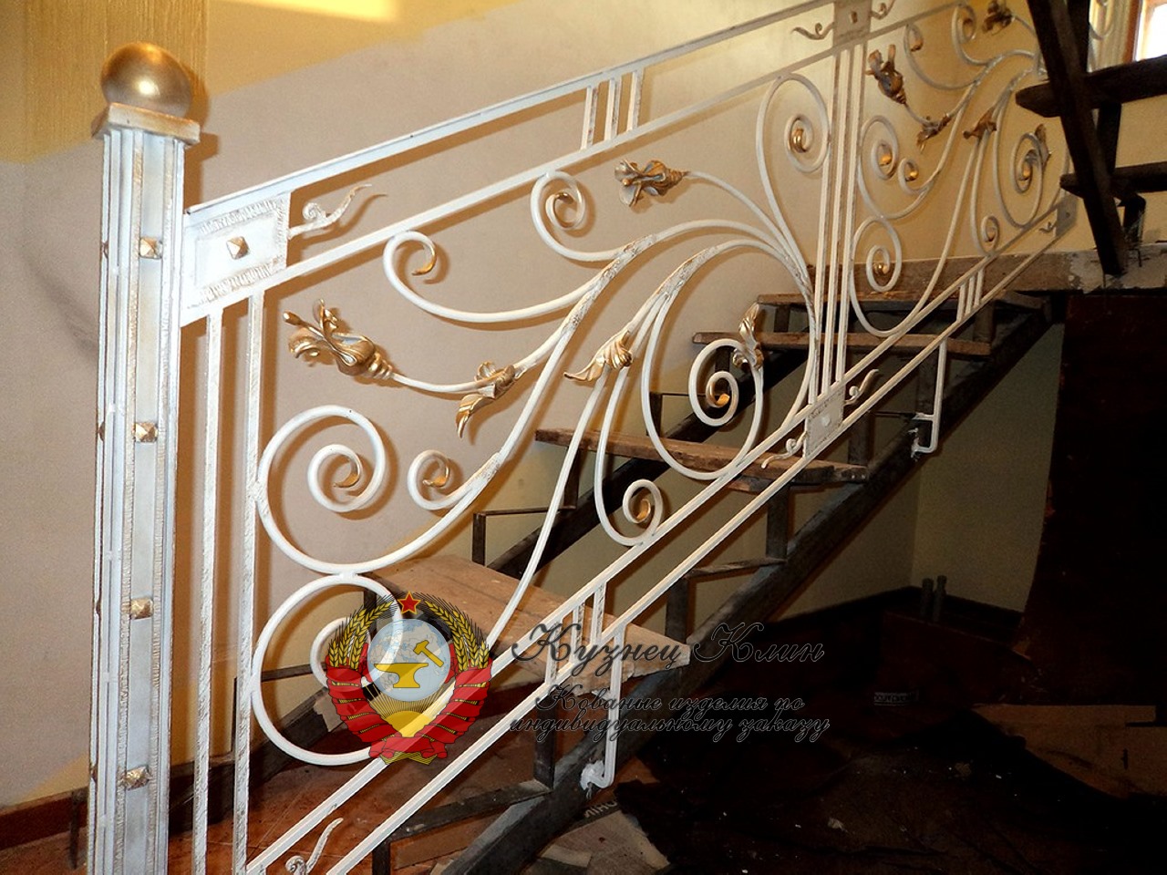 Кованые перила на металлическую лесницу
