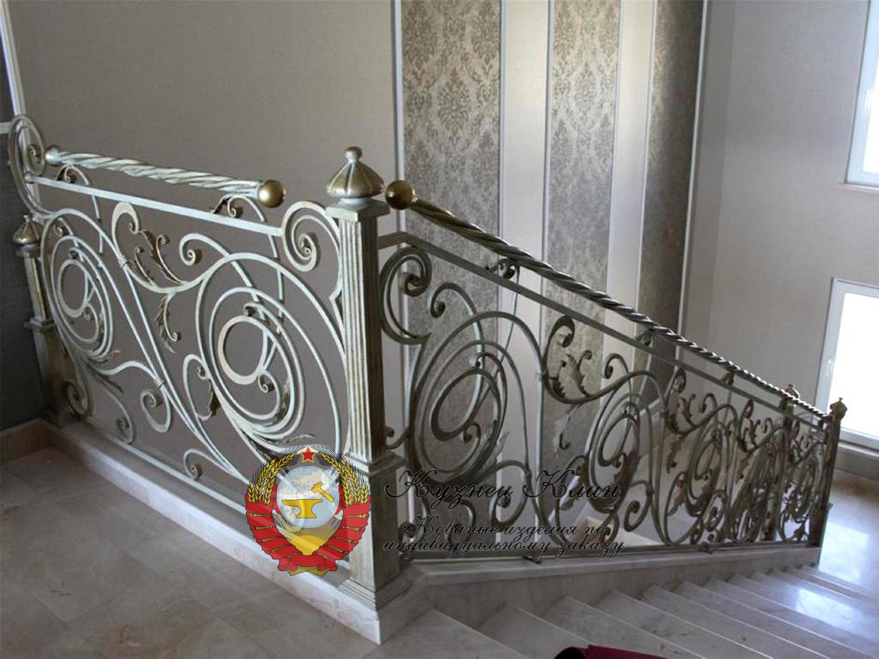 Кованые перила пример поворота и поручня