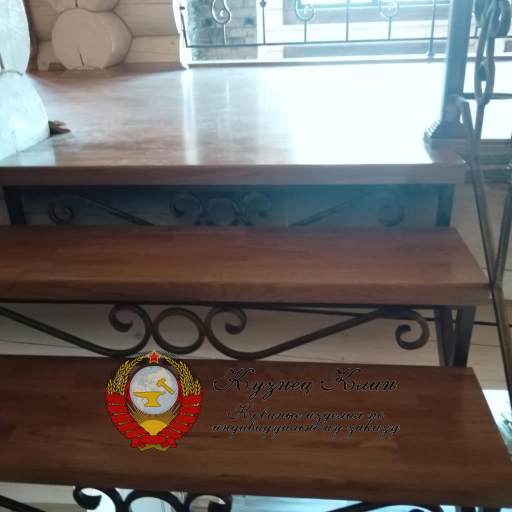 г. ИСТРА КОВАНАЯ ЛЕСНИЦА ВЫХОД НА ПЛАЩАДКУ