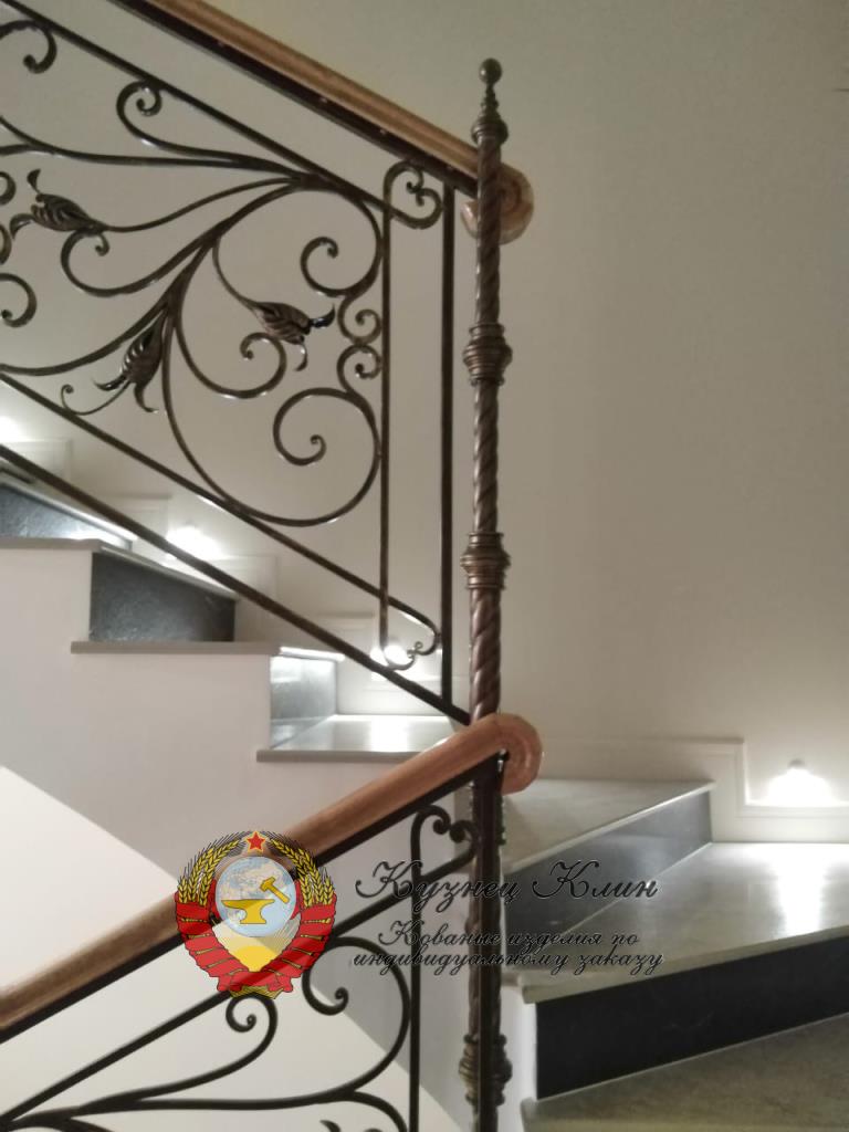 г. ИСТРА КОВАНЫЕ ПЕРИЛА ПЕРЕХОД ЗАБЕЖНЫХ СТУПЕНЕЙ