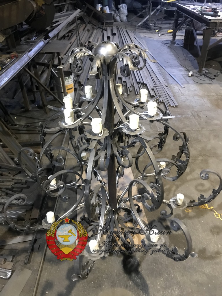 г. КЛИН КОВАНАЯ ЛЮСТРА ФОТО В ЦЕХУ
