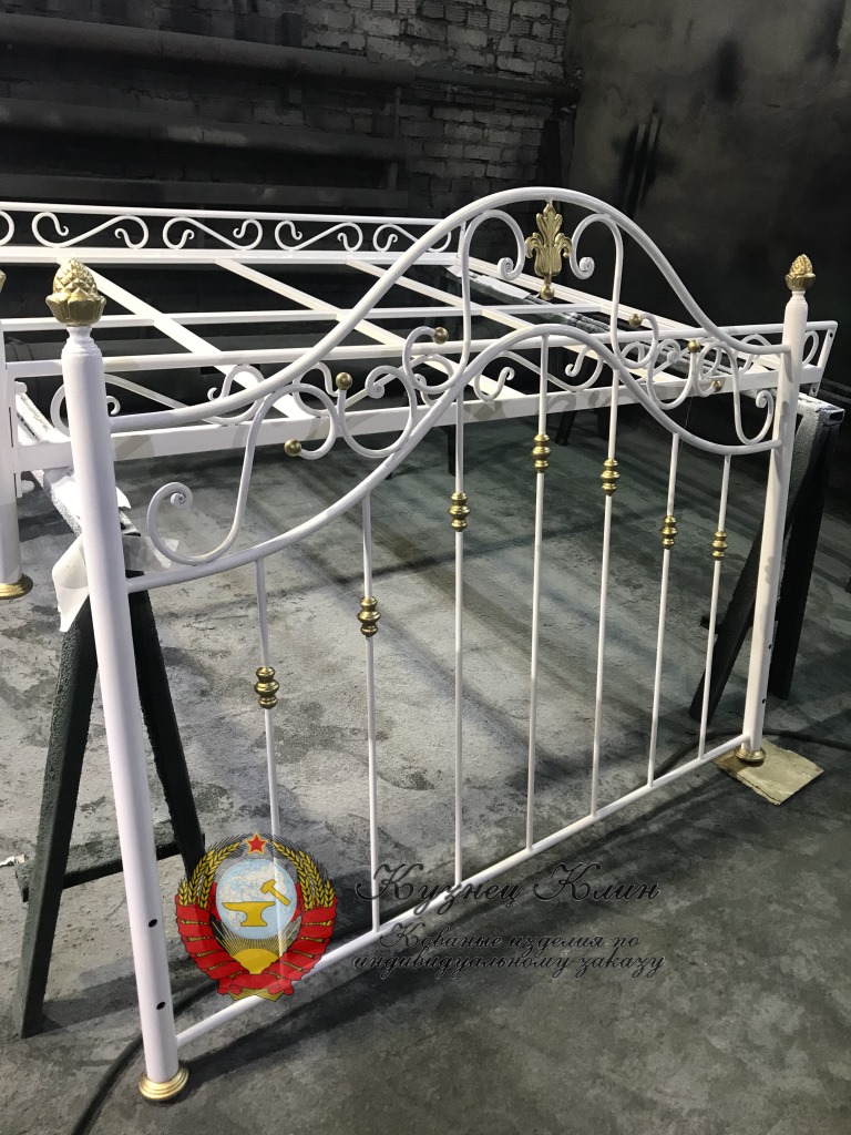 г. МОСКВА КОВАНАЯ КРОВАТЬ БЕЛАЯ 3