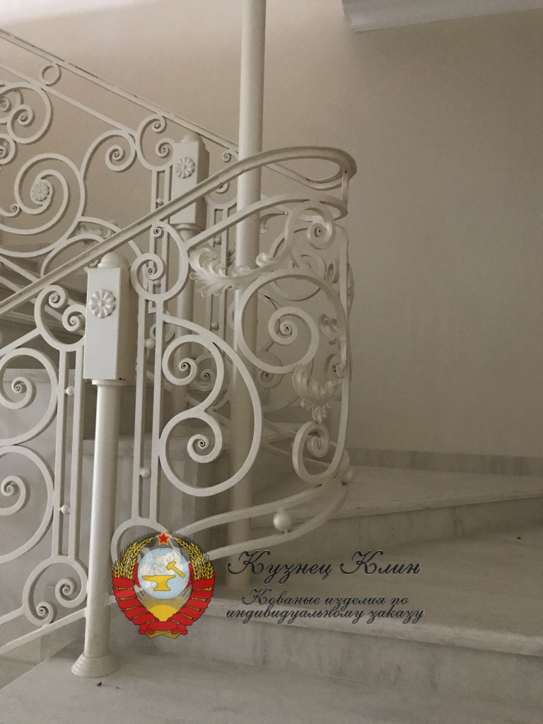 г. МОСКВА КОВАНЫЕ ПЕРИЛА ПЛОЩАДКА РАЗВОРОТ