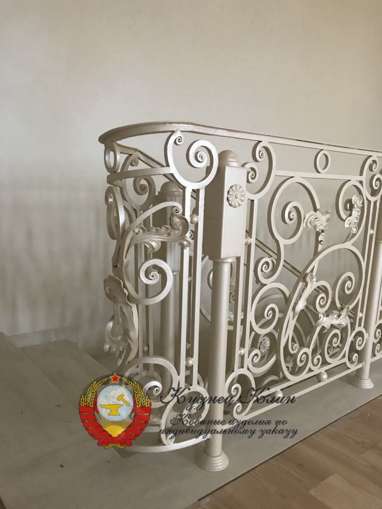 г. МОСКВА КОВАНЫЕ ПЕРИЛА РАЗВОРОТ