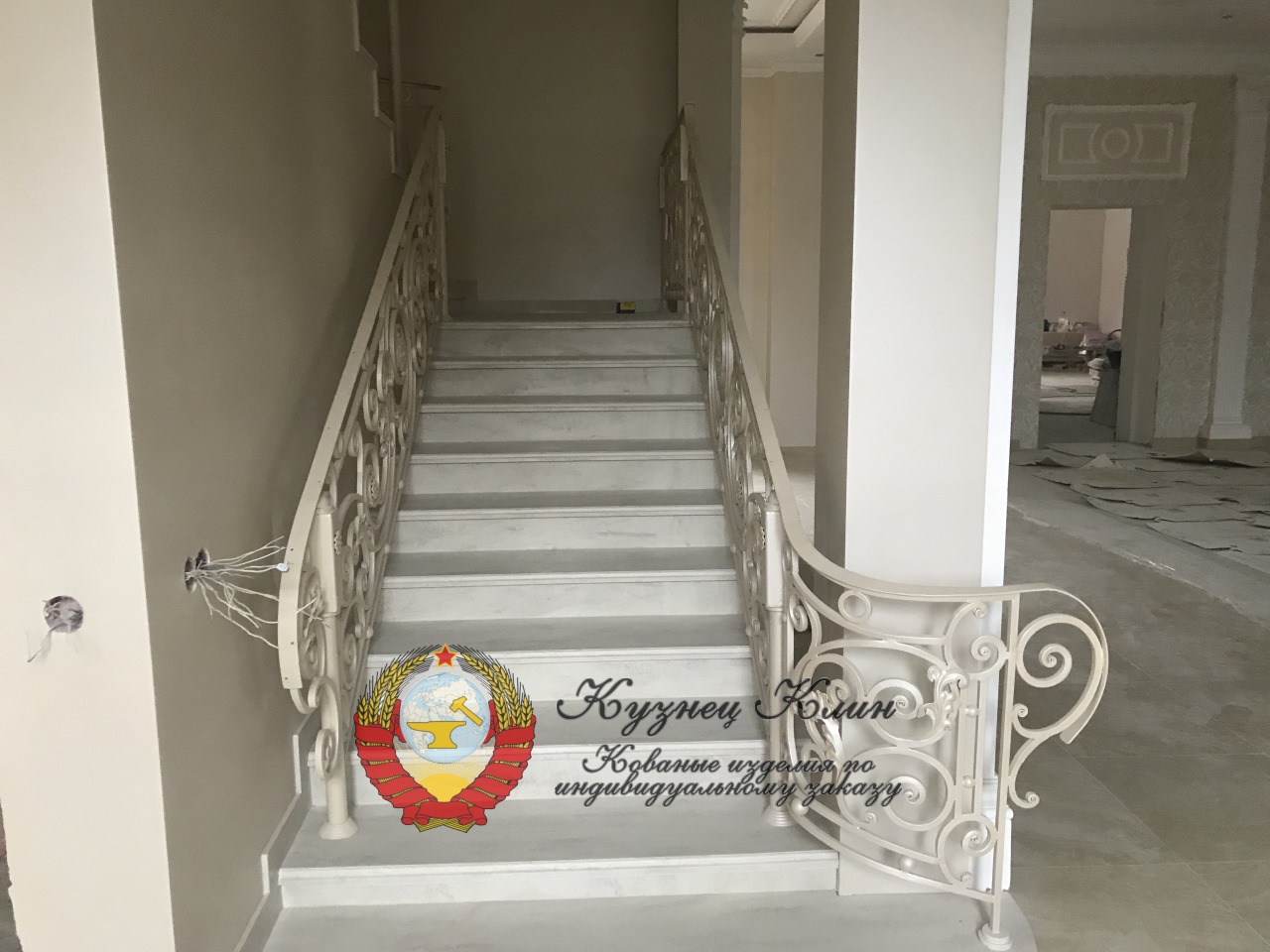 г. МОСКВА КОВАНЫЕ ПЕРИЛА С ВХОДНЫМ РАЗВОРОТОМ