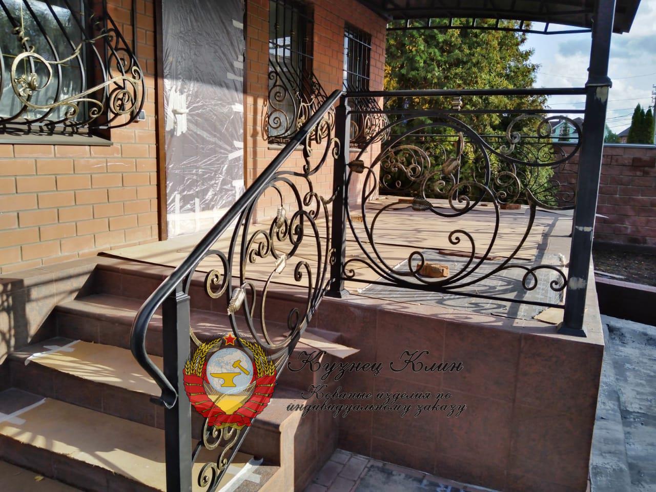 г. МОСКВА м-н ВЕШКИ КОВАНЫЙ ВХОД НА КРЫЛЬЦО