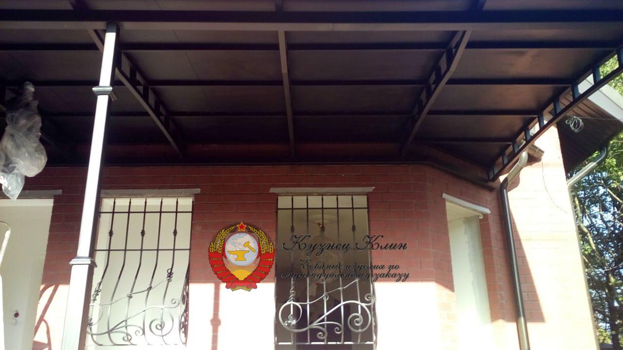 г. МОСКВА м-н ВЕШКИ КОВАНЫЙ НАВЕС С РЕШЕТКАМИ