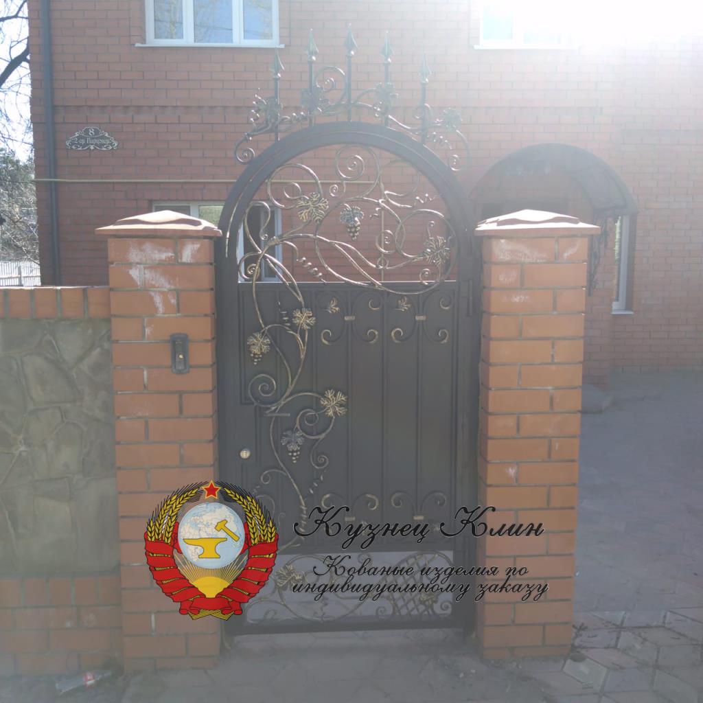 г. ПУШКИНО КОВАНАЯ КАЛИТКА С ВИНОГРАДОМ