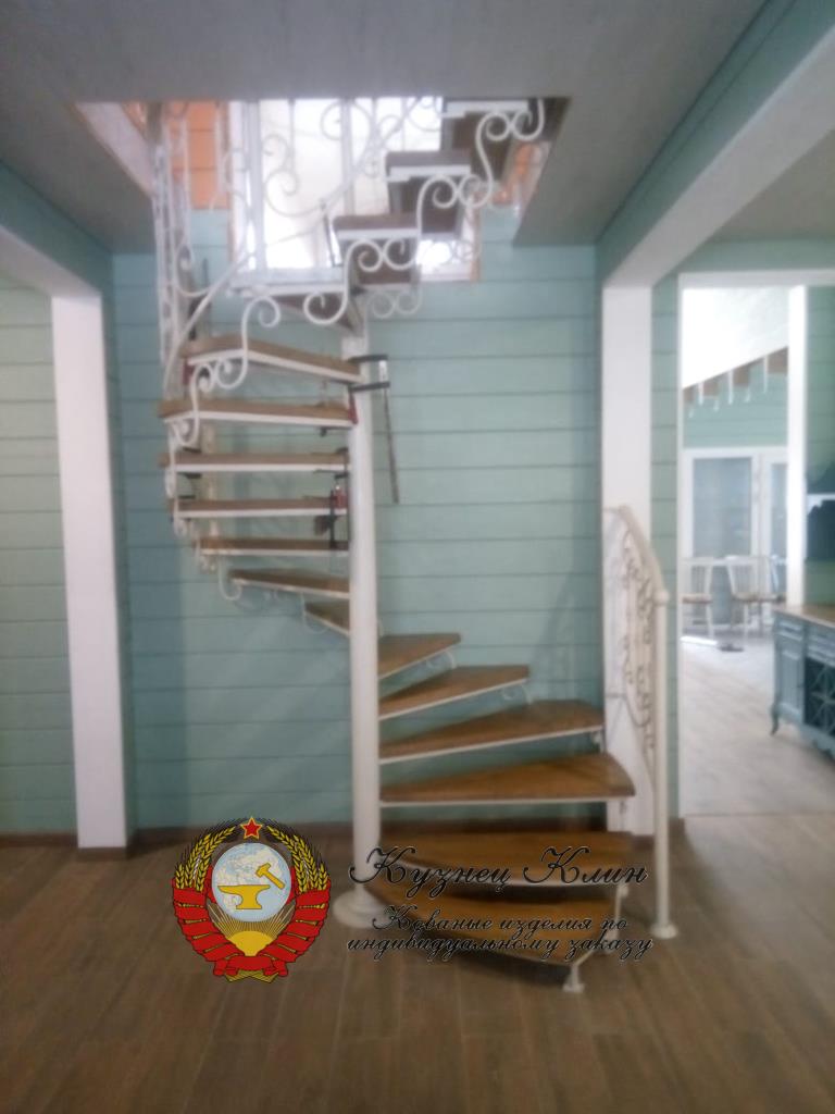 г.МОСКВА КОВАНАЯ ВИНТОВАЯ ЛЕСТНИЦА
