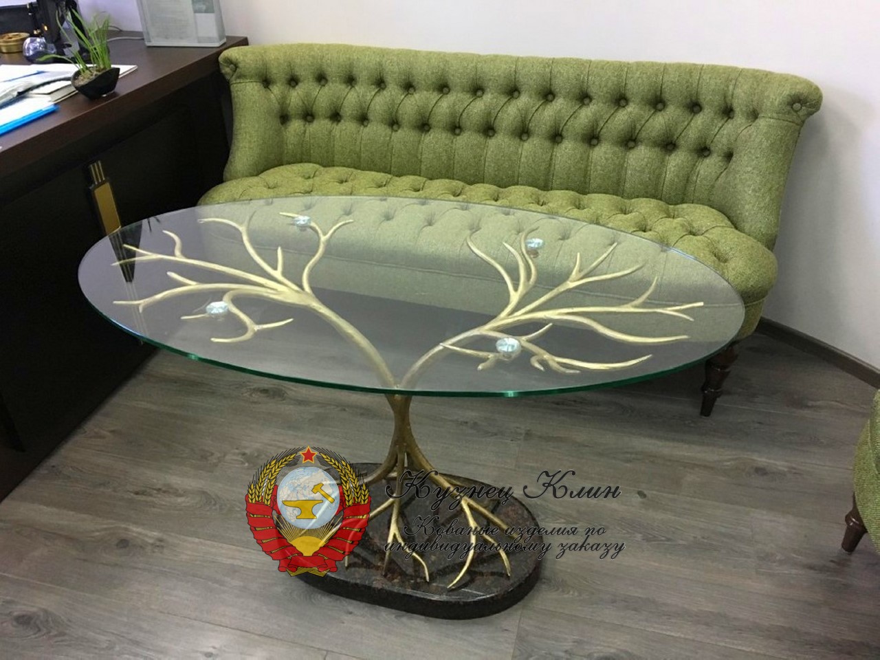 Кованый стол дерево