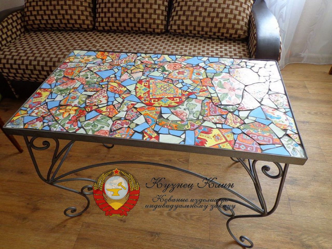 Кованый стол мозайка из стекла
