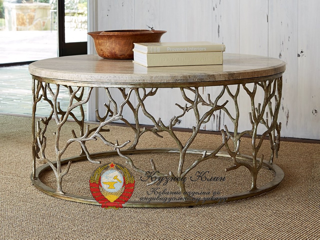 Кованый стол окружный кустарник