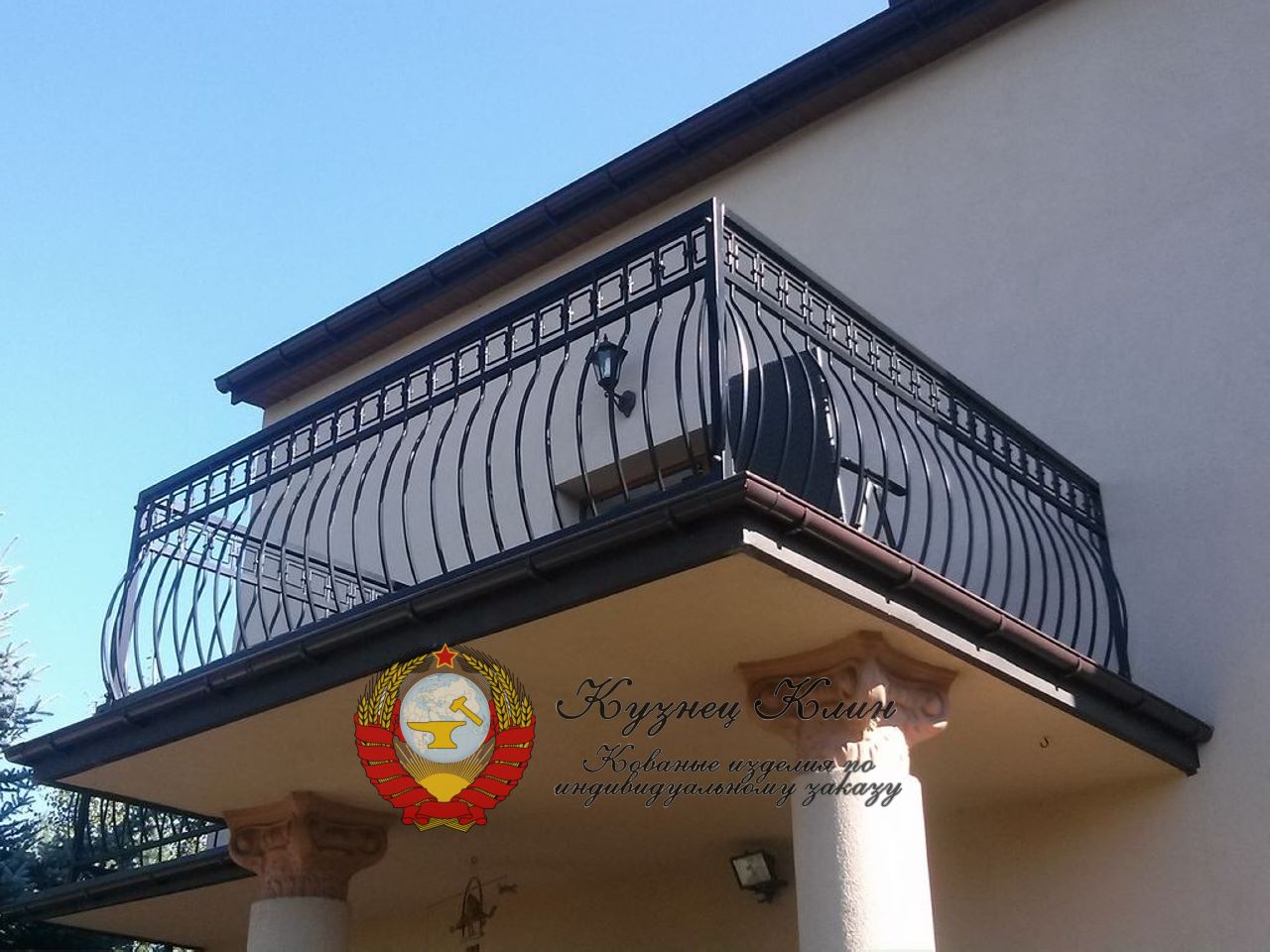 Кованое ограждение открытого балкона