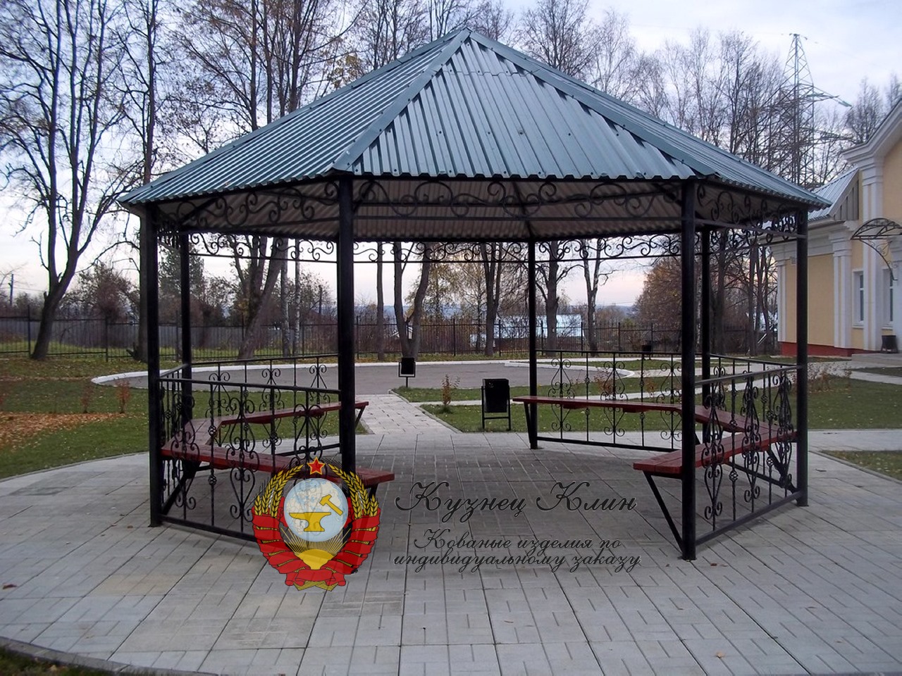 Кованая беседка курилка