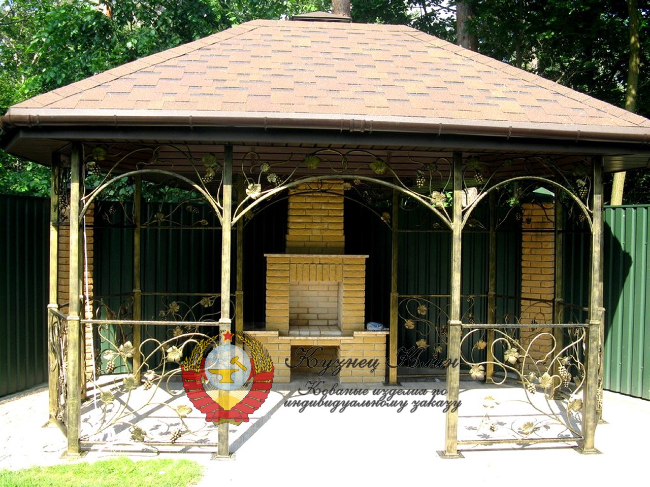 Кованая беседка с кухней