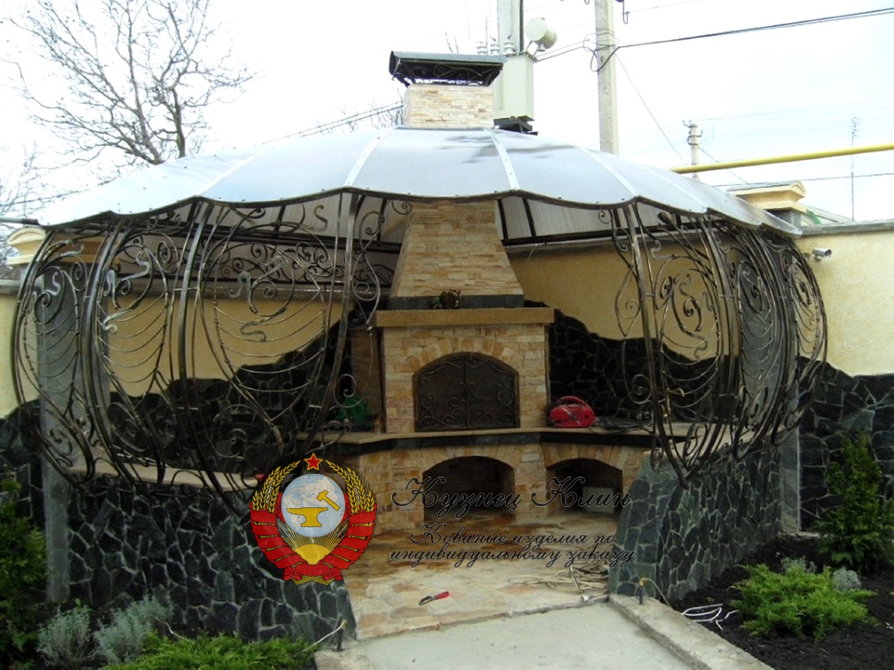 Кованая беседка с печкой
