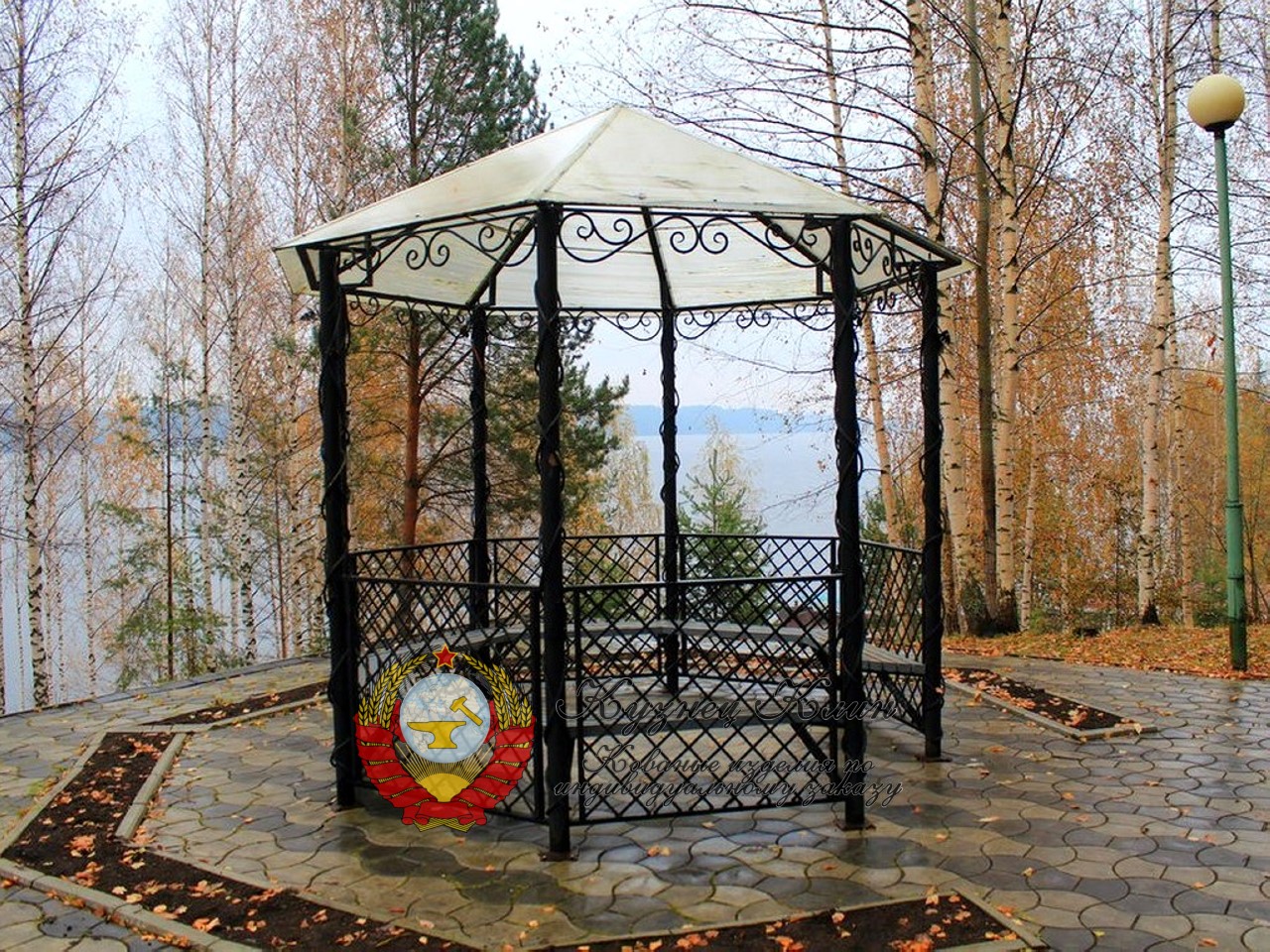 Кованая беседка с плетением