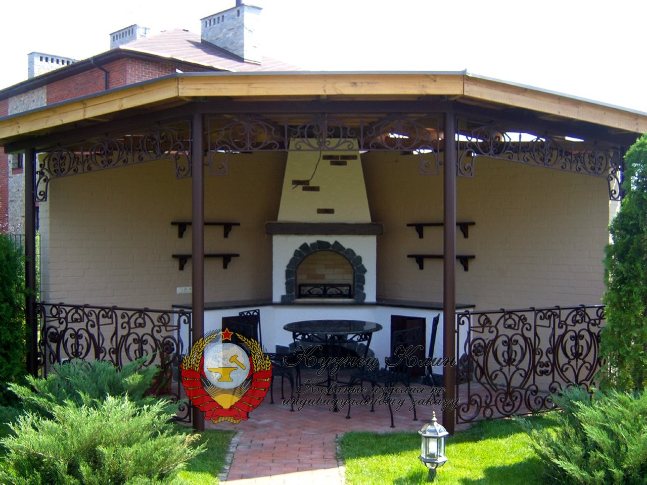 Кованая беседка с русской печкой