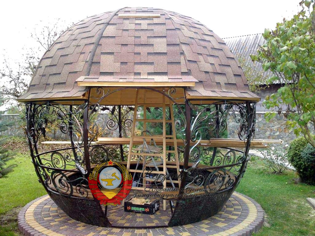 Кованая беседка шарик