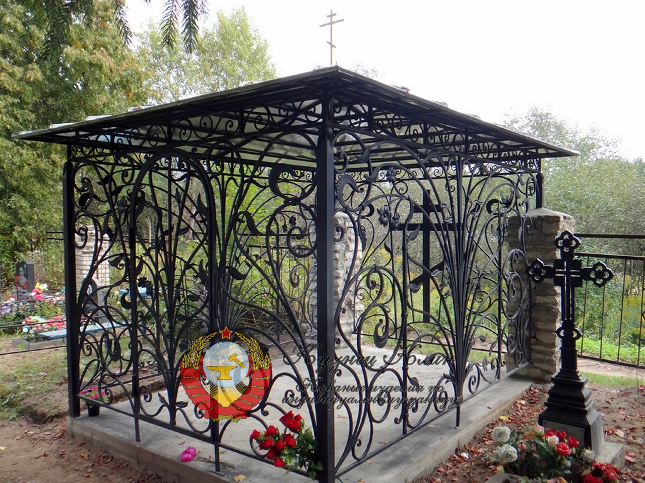 Кованый навес ритуальный на кладбище