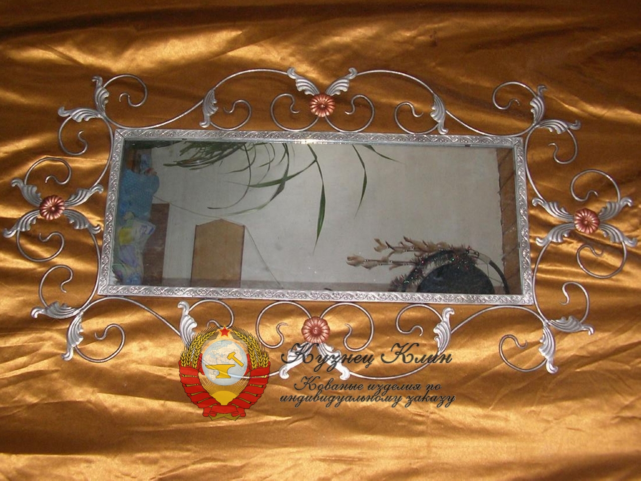 Кованое зеркало серебро