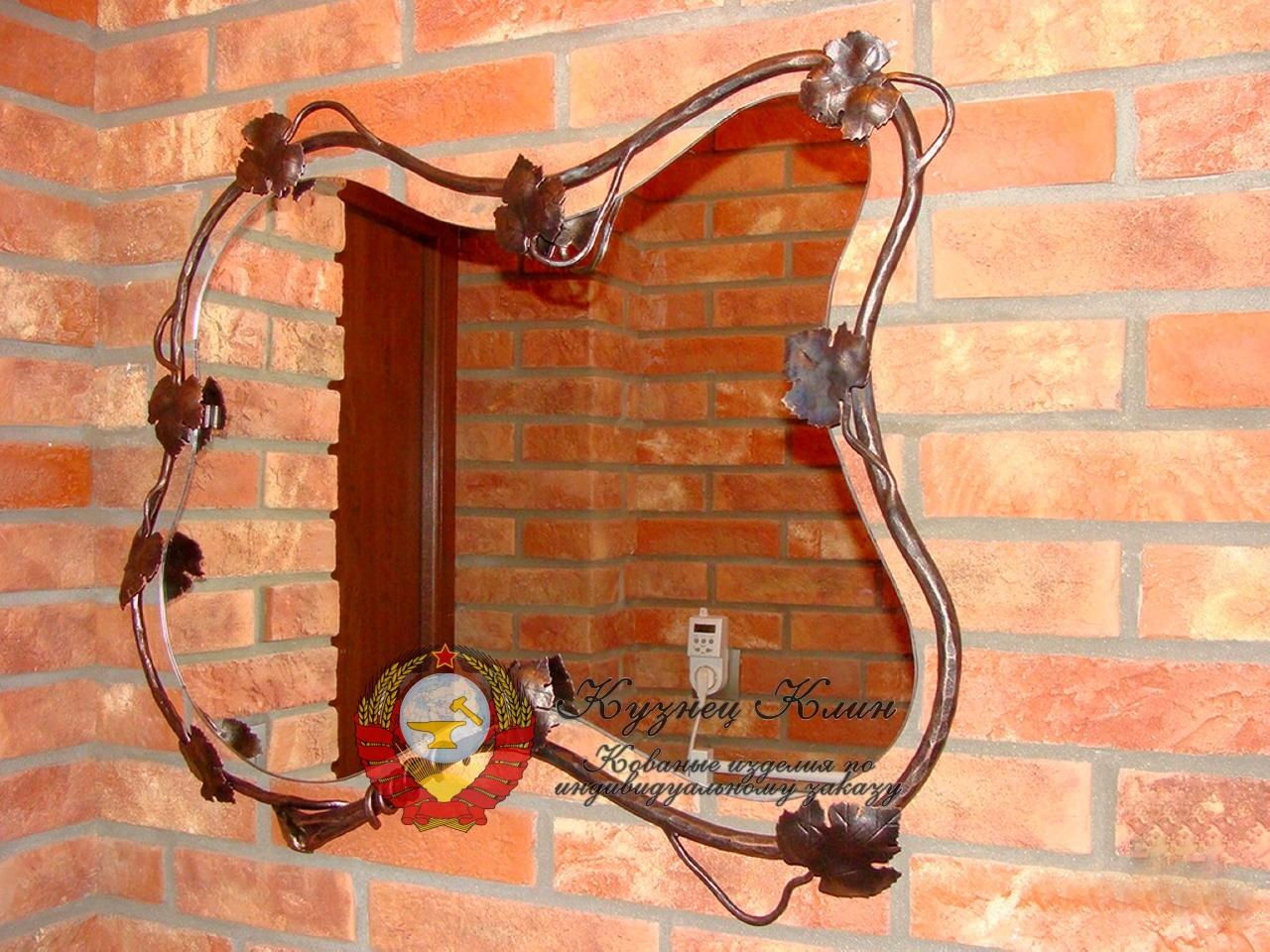 Кованое зеркало техно