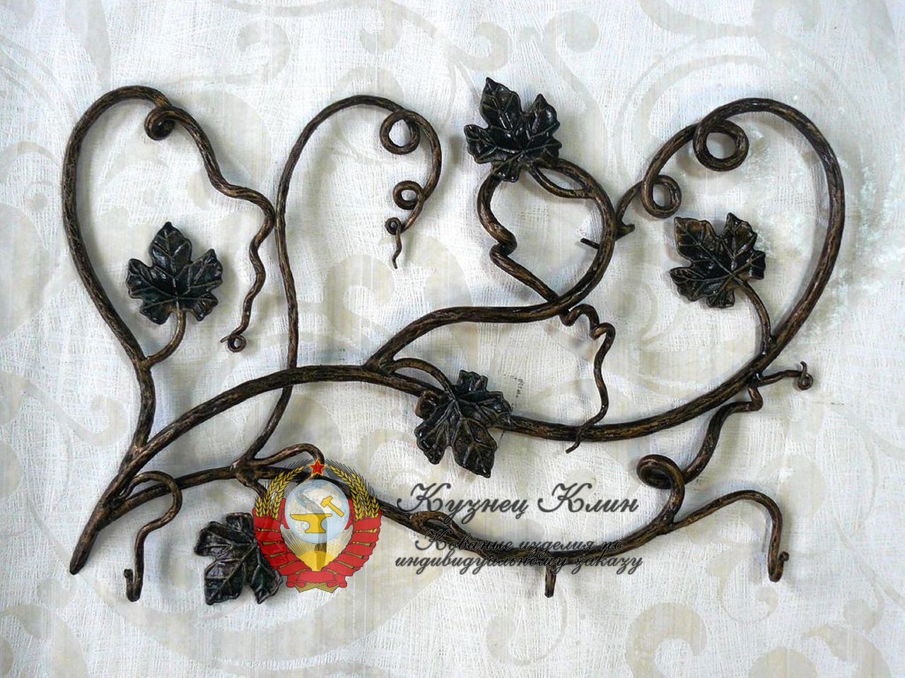 Кованый декор вешелка виноград