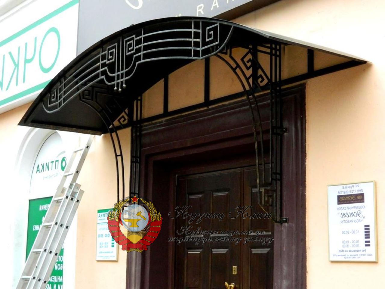 Кованый козырек в стиле техно