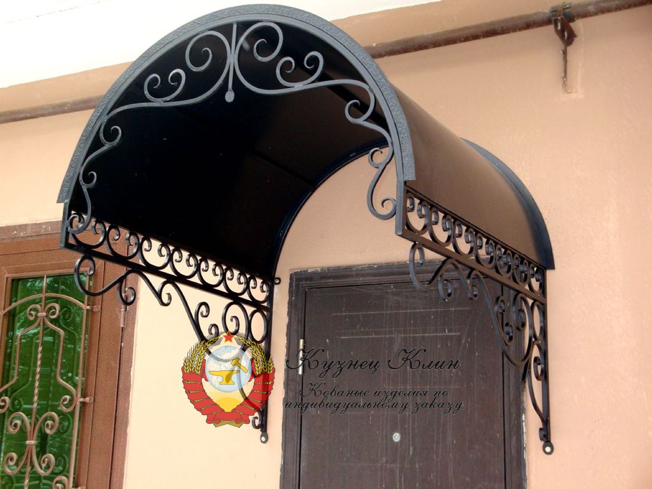 Кованый козырек вытянутый