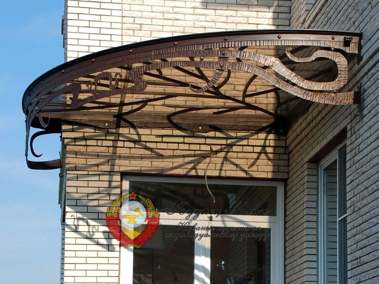 Кованый козырек угловой дуговой